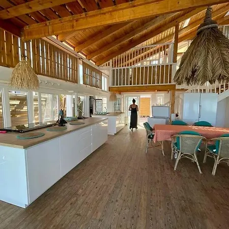 La Bella Hippie 1ª Linea Mediterraneo 25pax * لا مانغا ذيل مار مينور